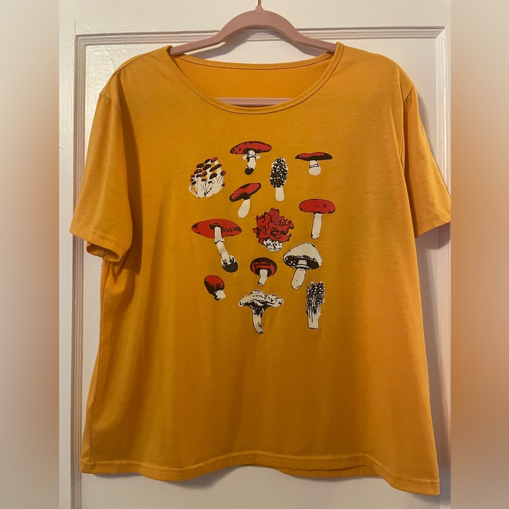 SHEIN Wild Mushroom Art T-Shirt / Plus Size XL / Super Vivid Print ✨🍄🌲👩🏻‍🌾